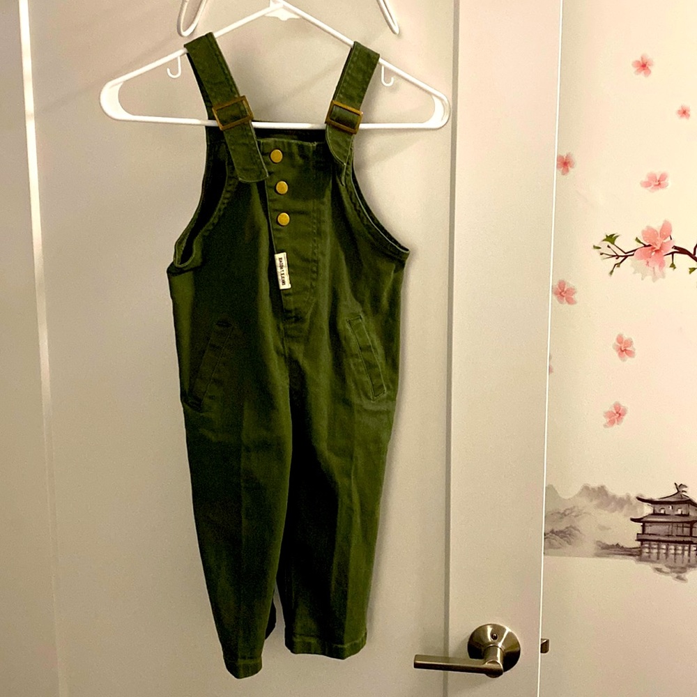 Almost new, 4-5T, green color overall denim, stylish in cold weather!